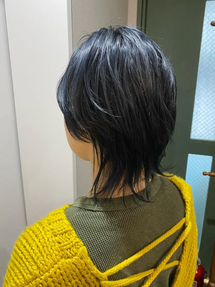 ショート カラー 黒髪 ブルーカラー ブルーブラック moanin モーニンのヘアスタイル