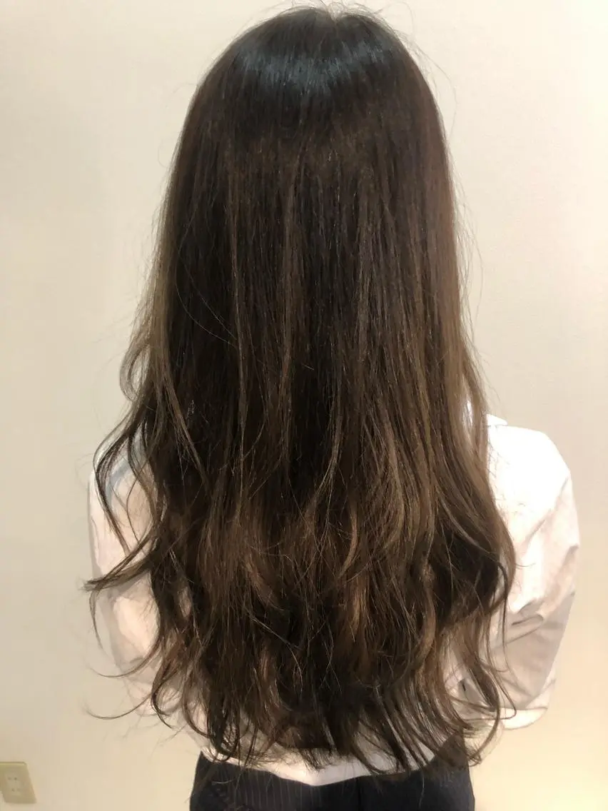 ロング カラー グラデーションカラー グレージュ ハイライトカラー ハイライト 永井 悠大のヘアスタイル