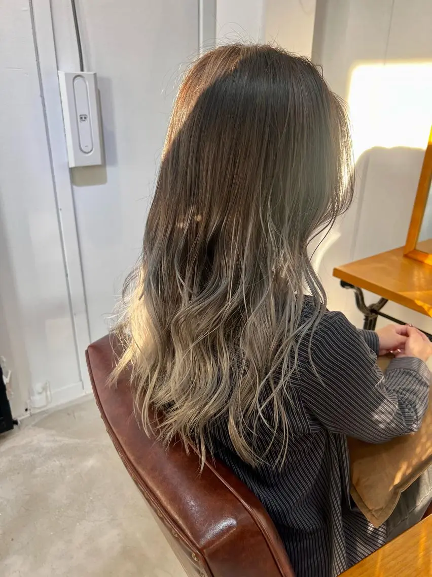 セミロング カラー 松坂 真衣のヘアスタイル