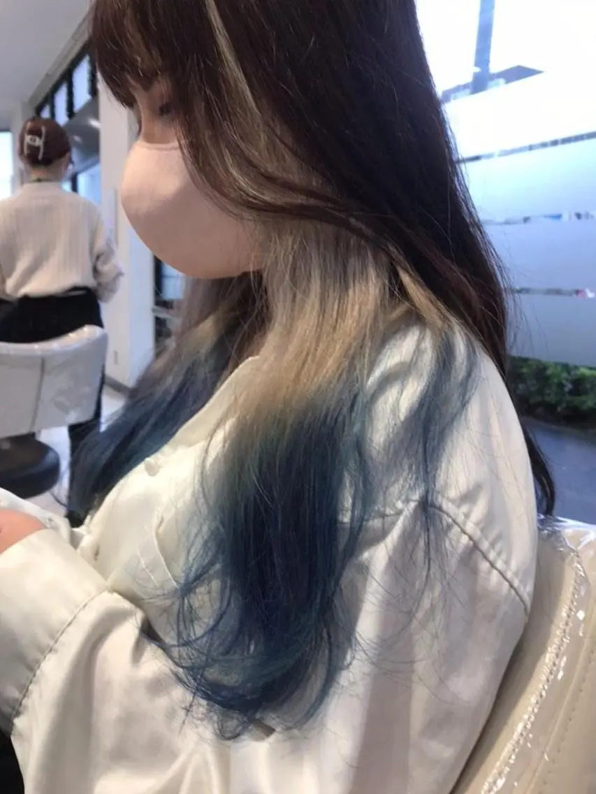 ミディアム カラー ブルーカラー インナーカラー あらげ 🌈推しカラー🌈ᵕのヘアスタイル