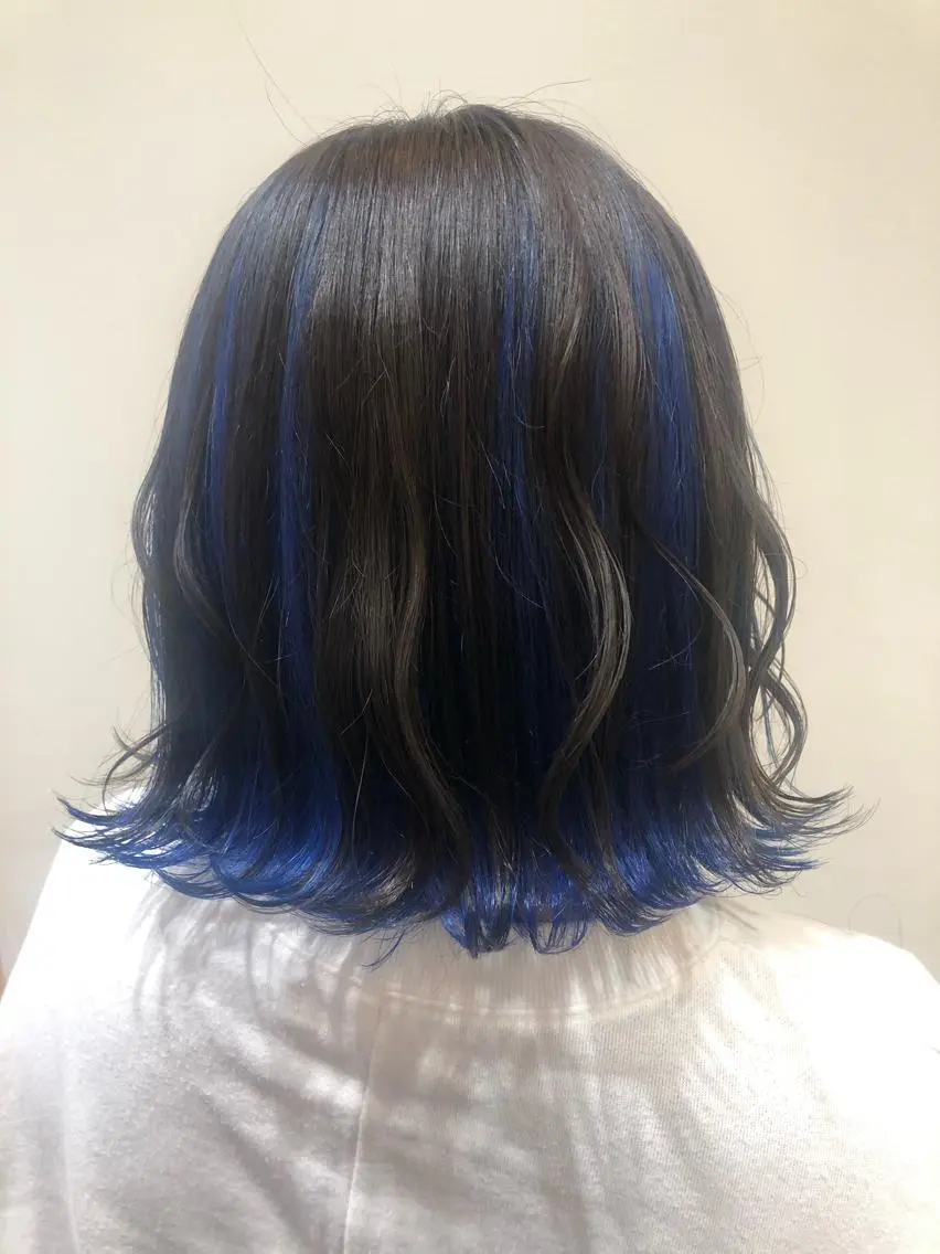 ミディアム カラー ブルーカラー インナーカラー Amour なぐらのヘアスタイル