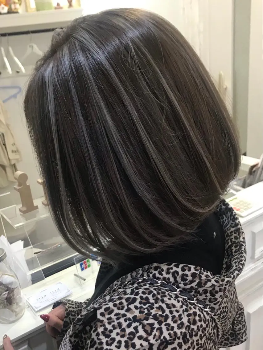 ショート カラー 艶髪🫧髪質改善 縮毛矯正✨影山湧市のヘアスタイル