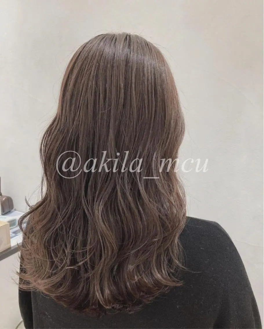 ロング カラー ヘアアレンジ グレージュ ハイトーンカラー エグチ アキラのヘアスタイル