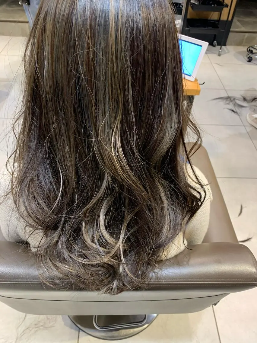 カラー デザインカラー 美髪✖️似合わせ 🌻ヒトミのヘアスタイル