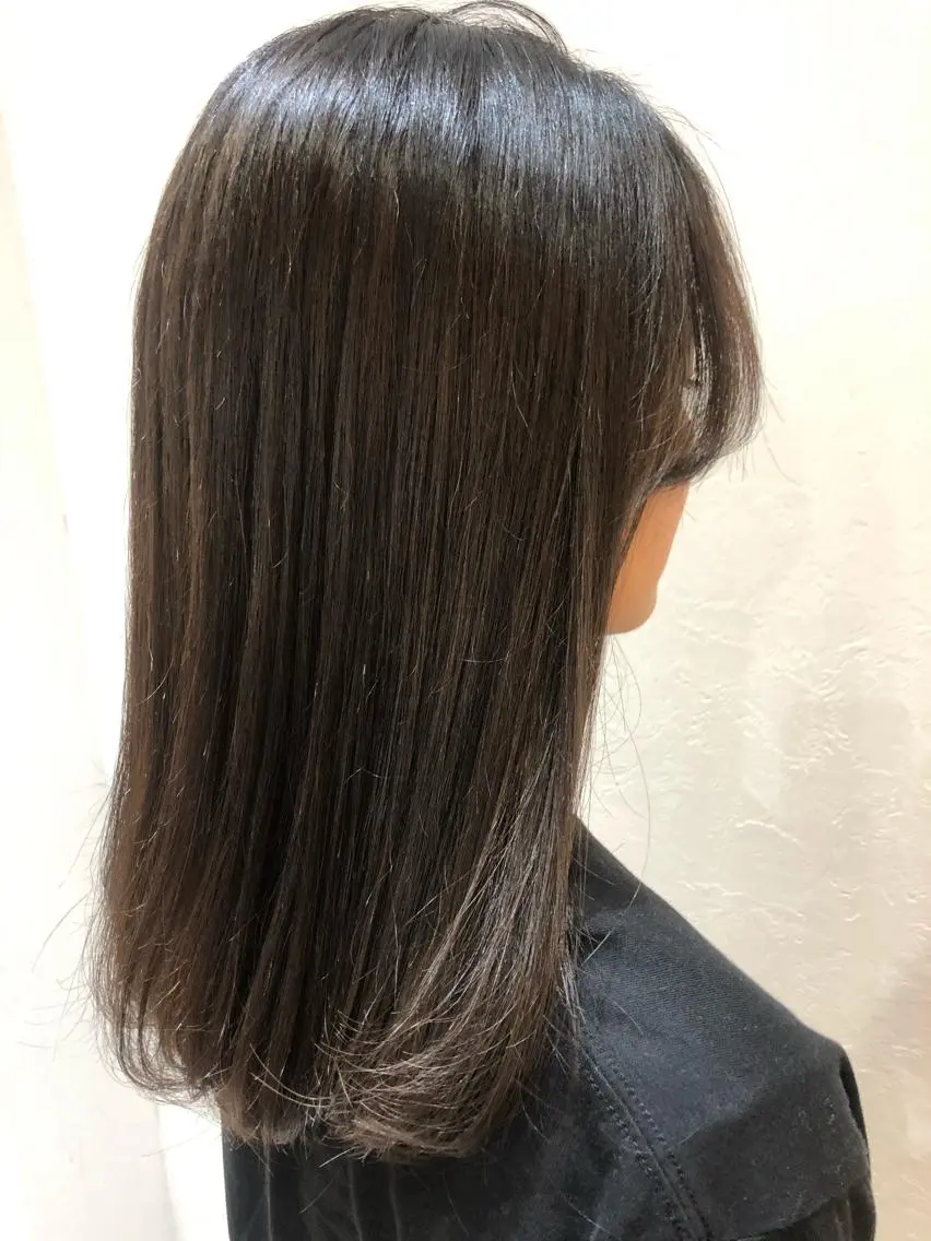 セミロング カラー サワタ ミサのヘアスタイル