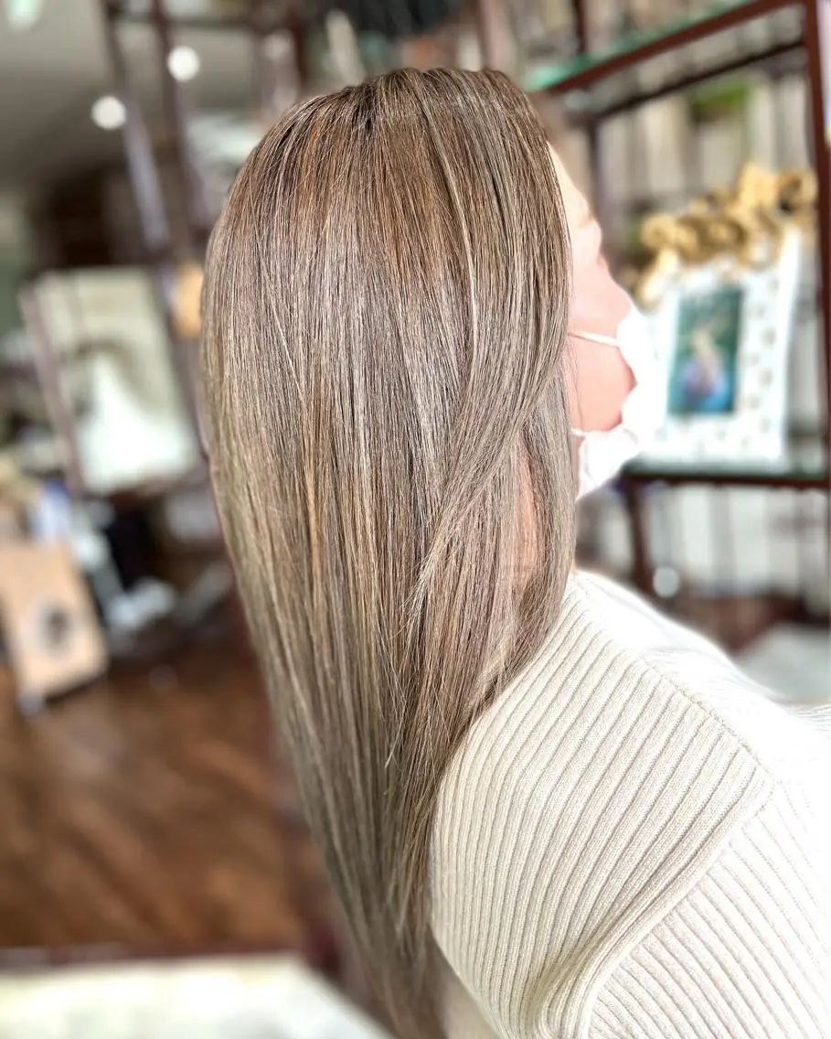 セミロング カラー アッシュ ベージュカラー ダブルカラー シルバー トリートメント ヘアカラー トリートメント Style Tのヘアスタイル
