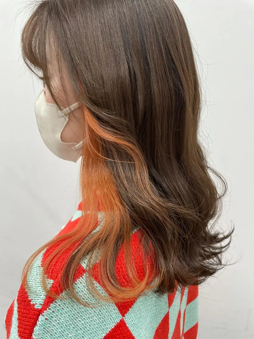 セミロング カラー ヘアアレンジ オレンジ 🦄インナーカラー 🦄貫井彩花のヘアスタイル