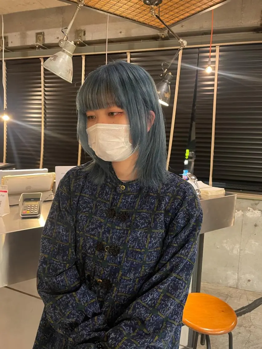 ミディアム カラー ブリーチ ブルーカラー 海外レイヤー /NAGISAのヘアスタイル