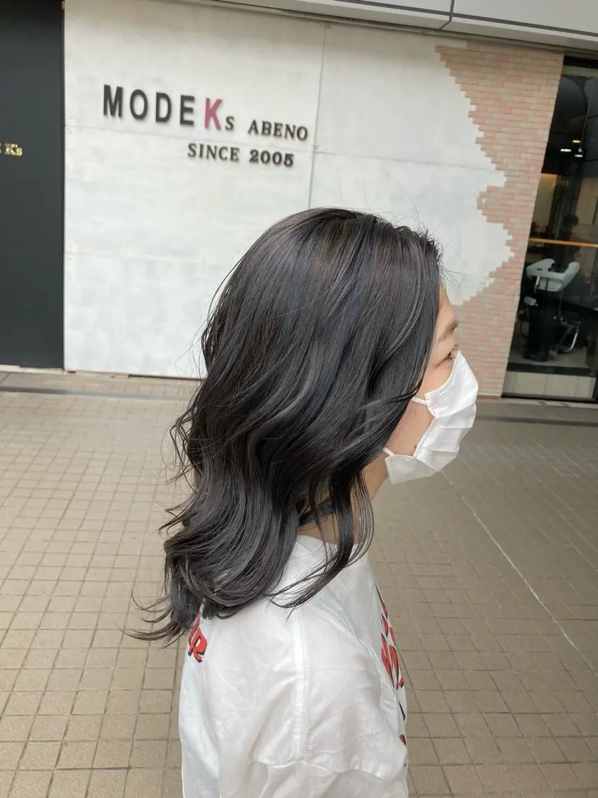 ミディアム カラー ブルーカラー ハイライトカラー ネイビーカラー ハイライト カット ヘアカラー トリートメント SHAFT Ieiriのヘアスタイル