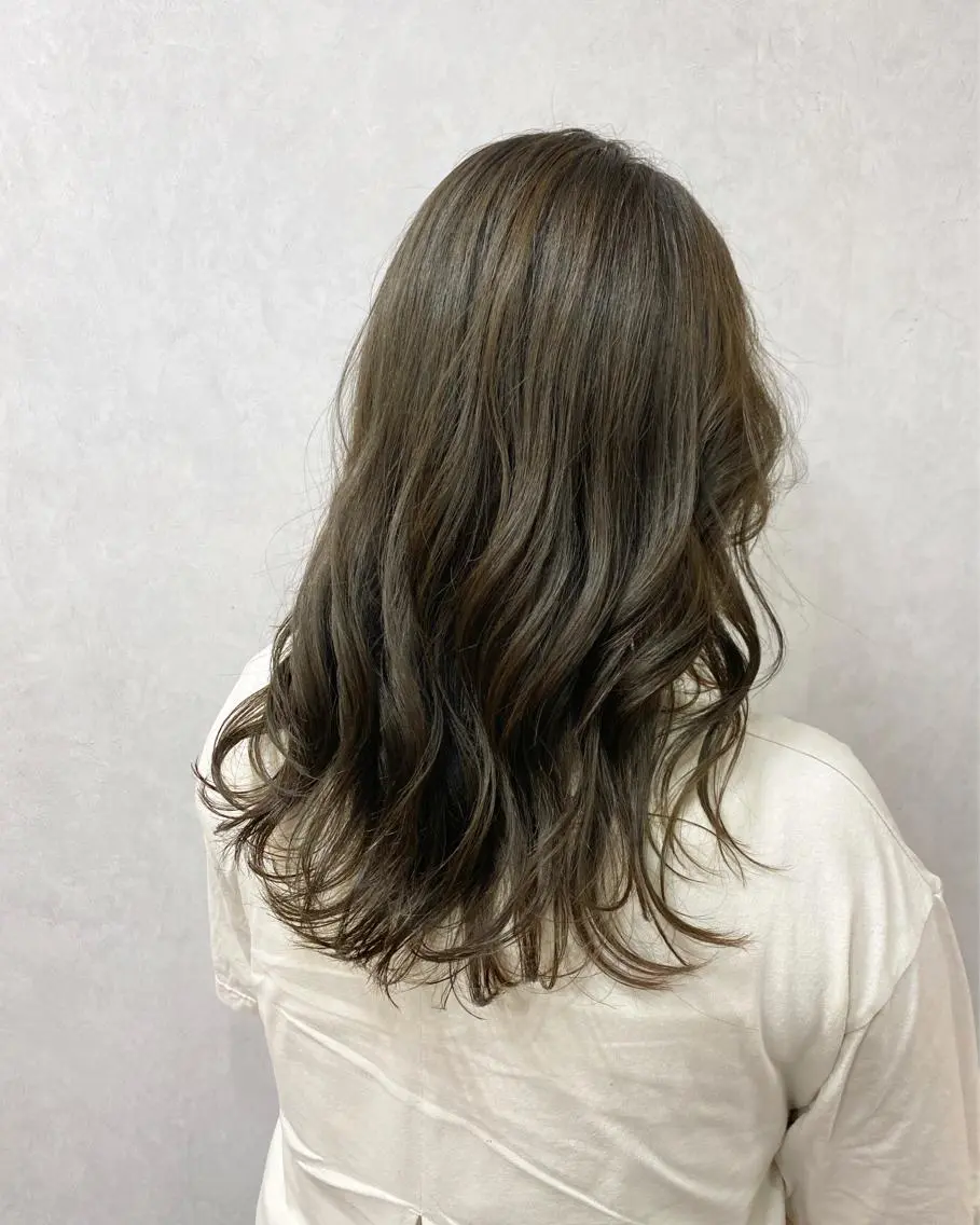 セミロング カラー カット ヘアカラー トリートメント TELA HAIR 副代表 岡田のヘアスタイル