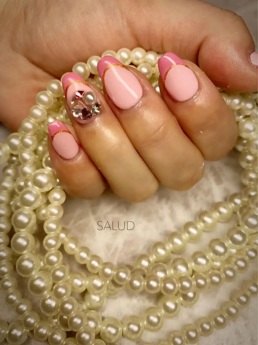 ネイル ストーンネイル ハンドネイル Nail Salon SALUDのネイルデザイン
