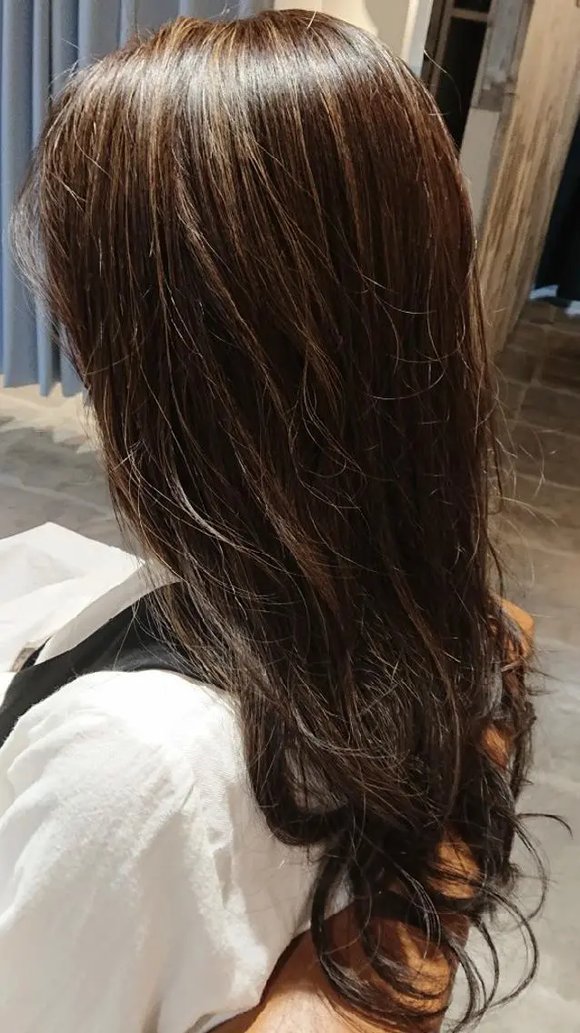ロング カラー alushe 岡 陽子のヘアスタイル