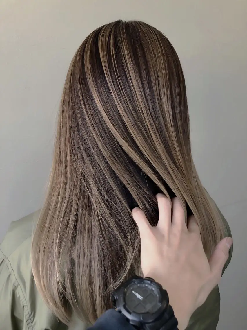 ロング カラー バレイヤージュ レイヤーカット かわさき ともやのヘアスタイル