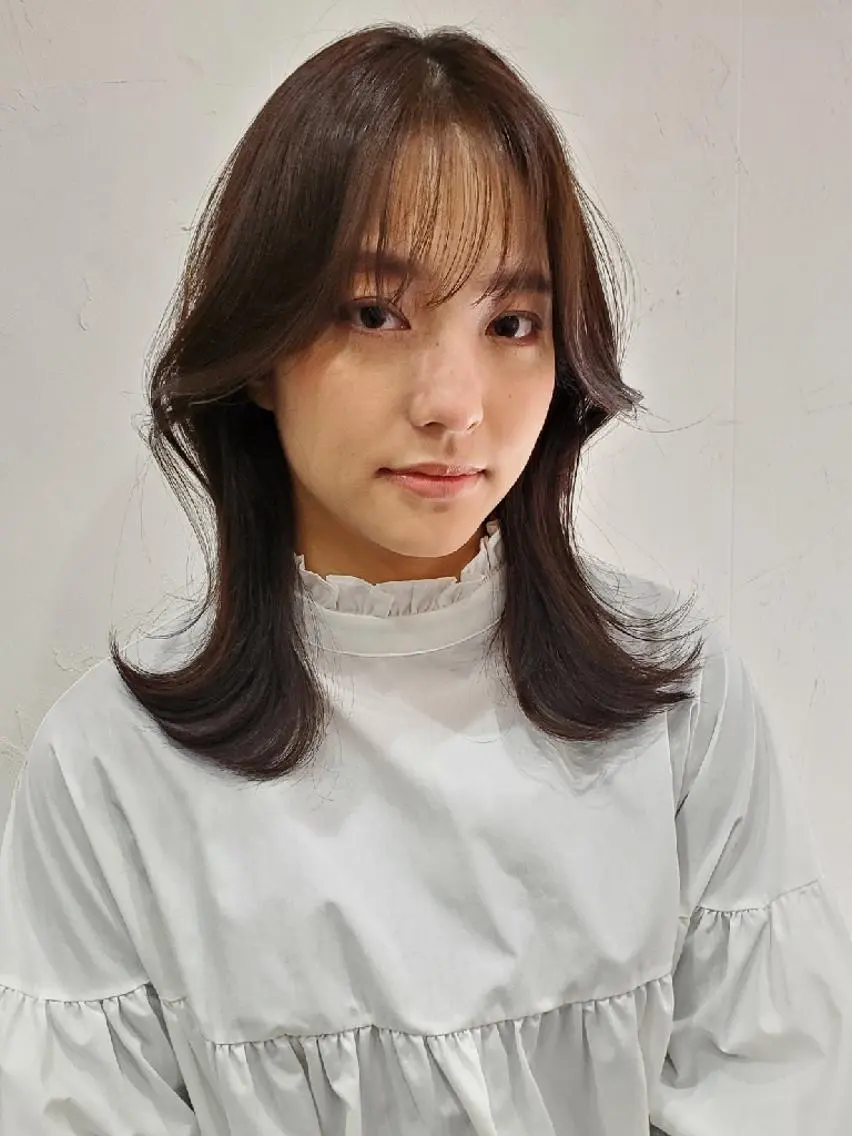 ミディアム カラー くびれヘア エギョモリ ヨシンモリ 韓国風ヘア カット 縮毛矯正 トリートメント 韓国レイヤー柔らかい 地毛風縮毛矯正／マツのヘアスタイル