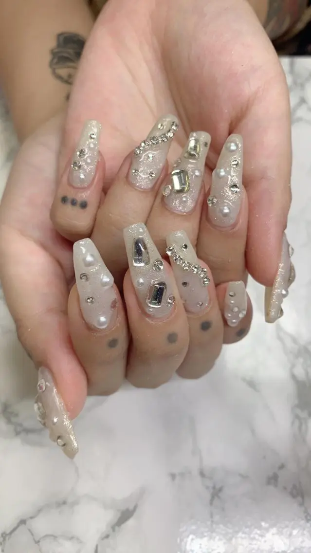 ネイル ハンドネイル はな💎ネイル ワンホン、長さ出しのネイルデザイン