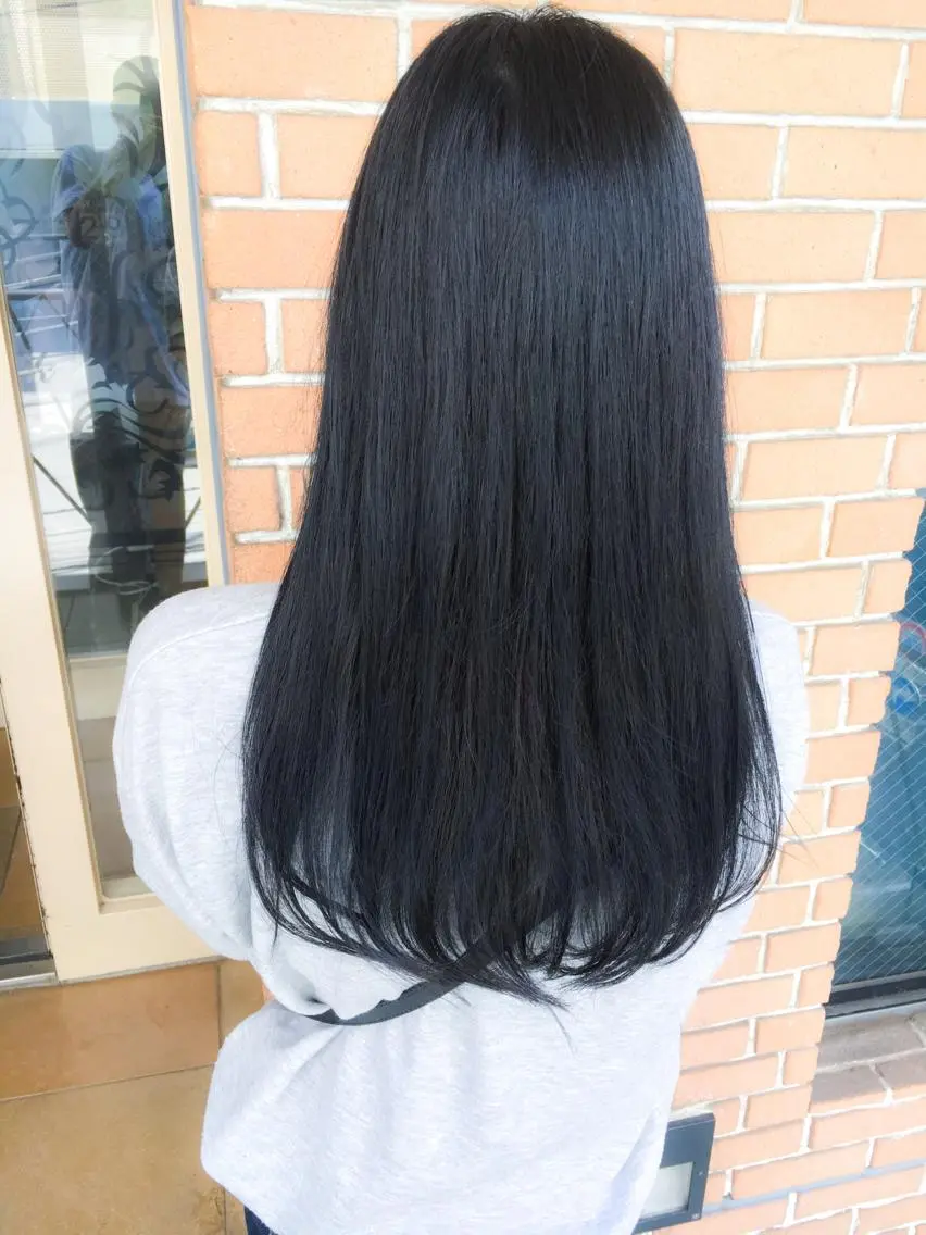 ロング カラー 黒髪 ブルーカラー ブルーブラック ダブルカラー トリートメント 北條 優輝のヘアスタイル