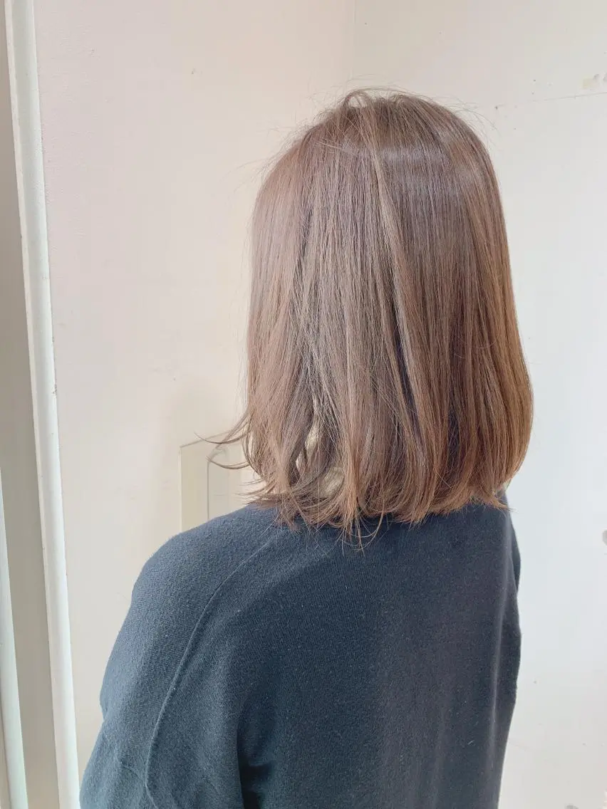 セミロング カラー 白髪ぼかしハイライト 柳川拓哉のヘアスタイル