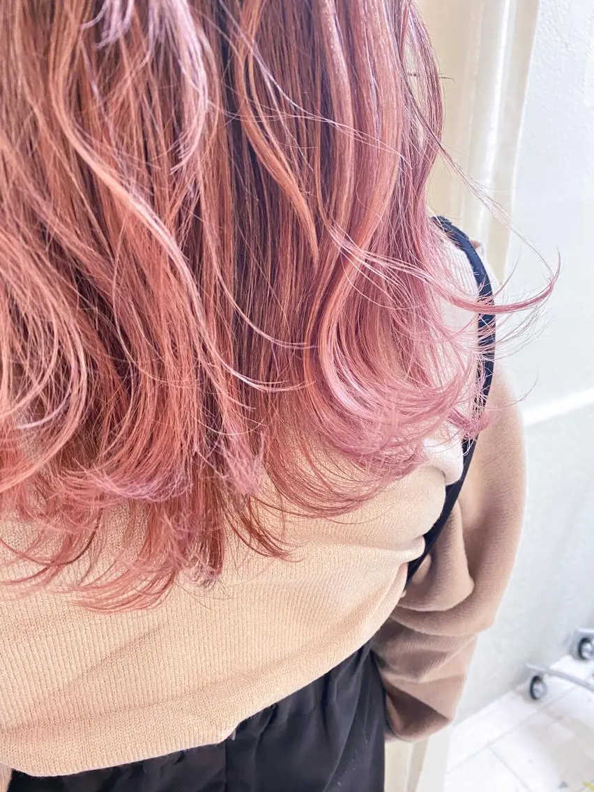 セミロング カラー 透明感カラー ピンクカラー カット ヘアカラー レイヤーカット 川田くるみのヘアスタイル