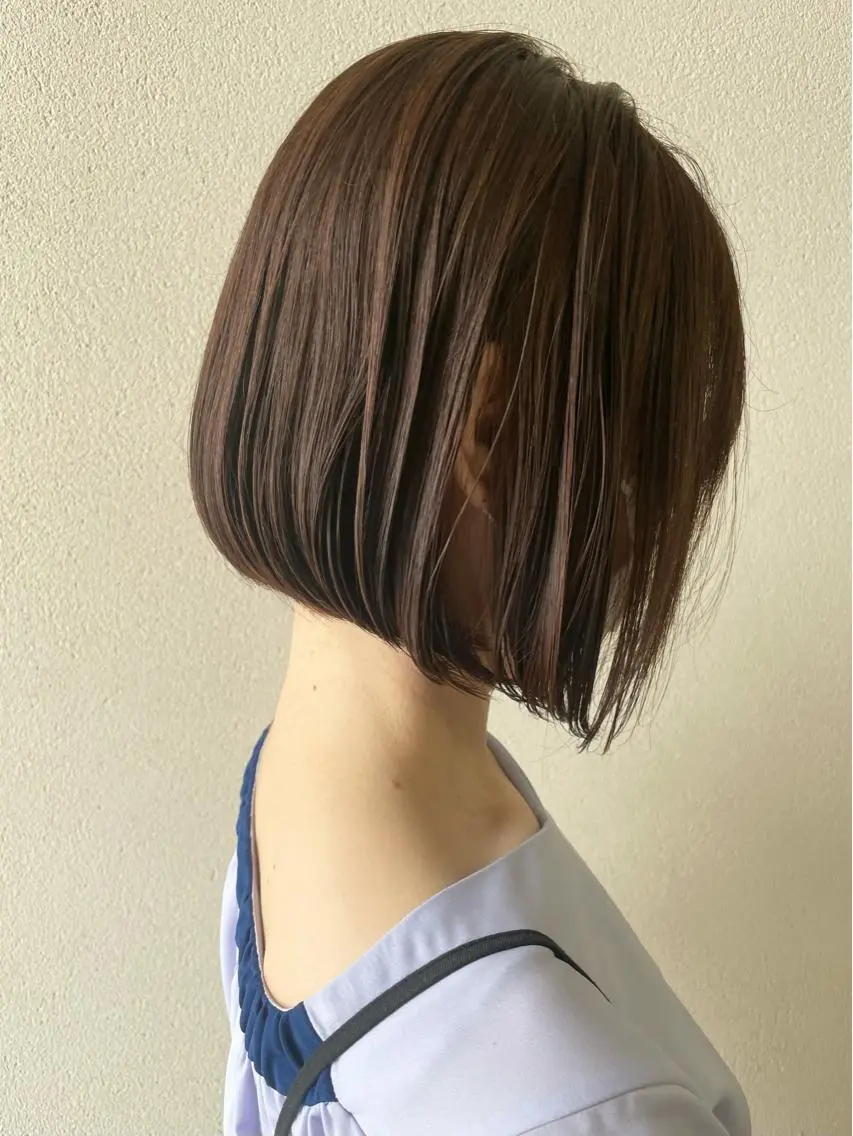 ショート ボブ カット 沢田 瞳のヘアスタイル