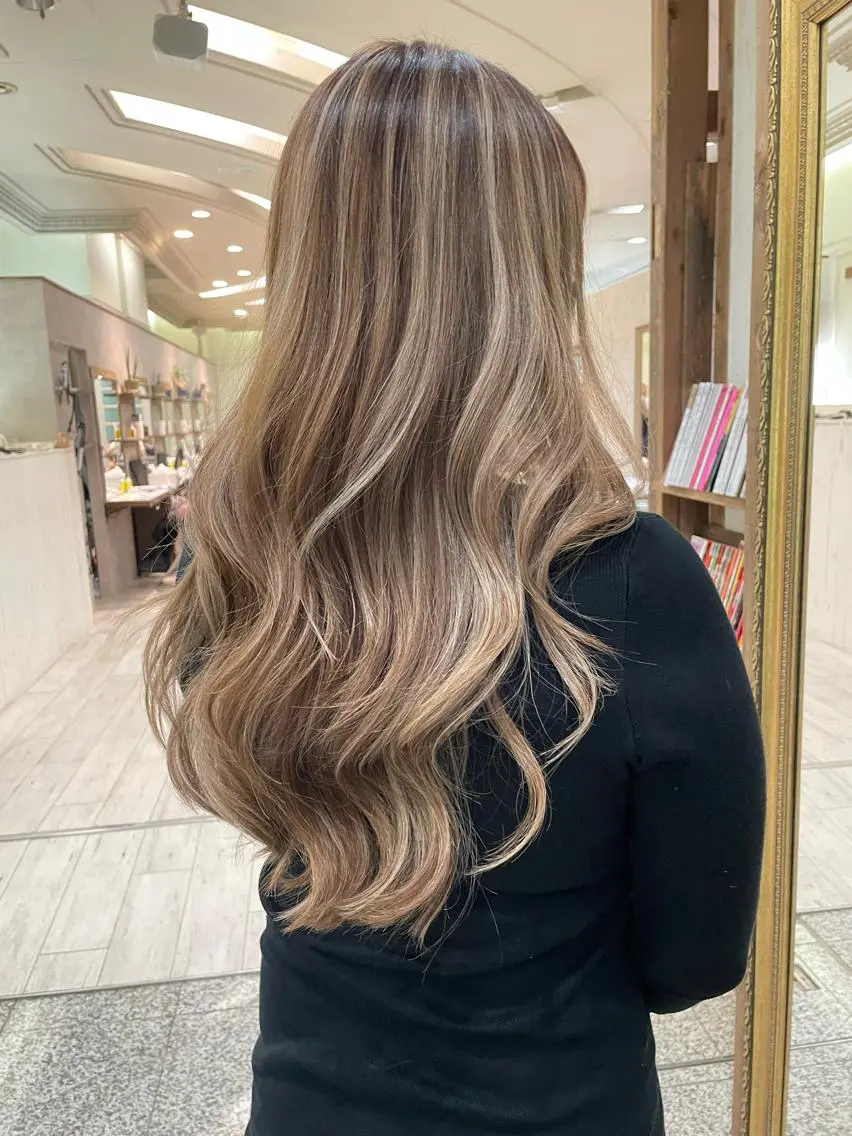 ロング カラー ハイライトカラー ハイトーンカラー ハイライト ヘアカラー トリートメント 安田 蓮のヘアスタイル