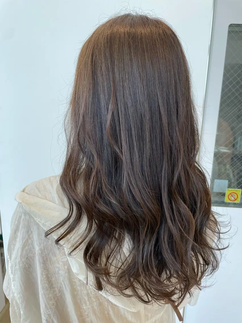 セミロング カラー カット ヘアカラー トリートメント 美髪形成!色素改善! 秋田 和輝のヘアスタイル