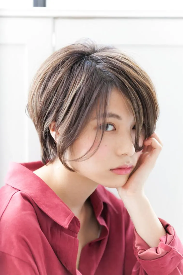 ショート カラー パーマ 上霜 菜月のヘアスタイル