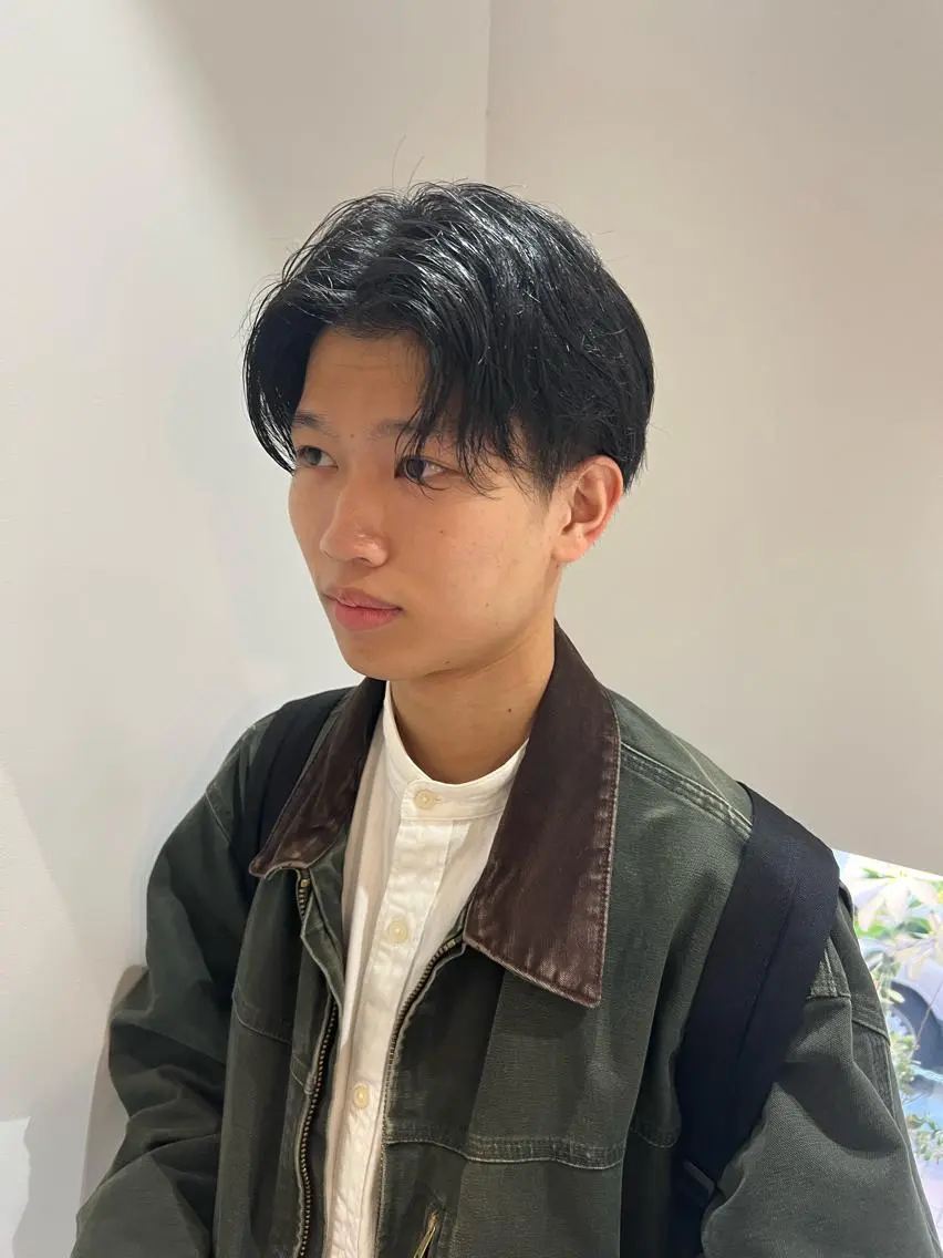 ショート メンズ センターパート 村山 豪歩のヘアスタイル