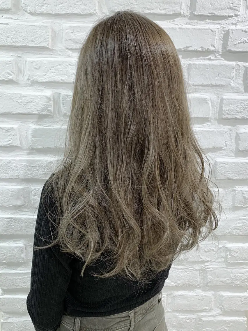 ロング カラー アッシュ 透明感カラー ハイライトカラー イルミナカラー ハイライト カット ヘアカラー トリートメント 【髪質改善】 kasumi🌷🌷のヘアスタイル