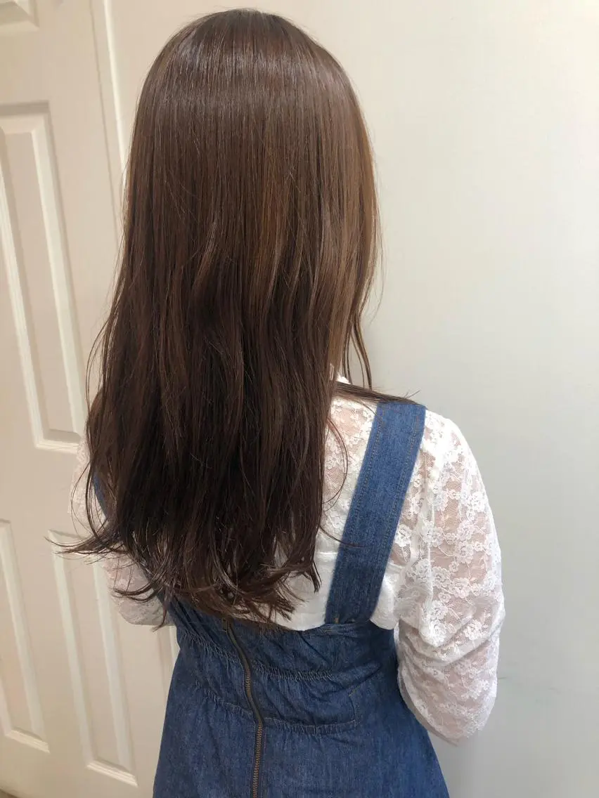 ロング カラー カット ヘアカラー トリートメント MIOベージュカラー 柔らかいカラーのヘアスタイル