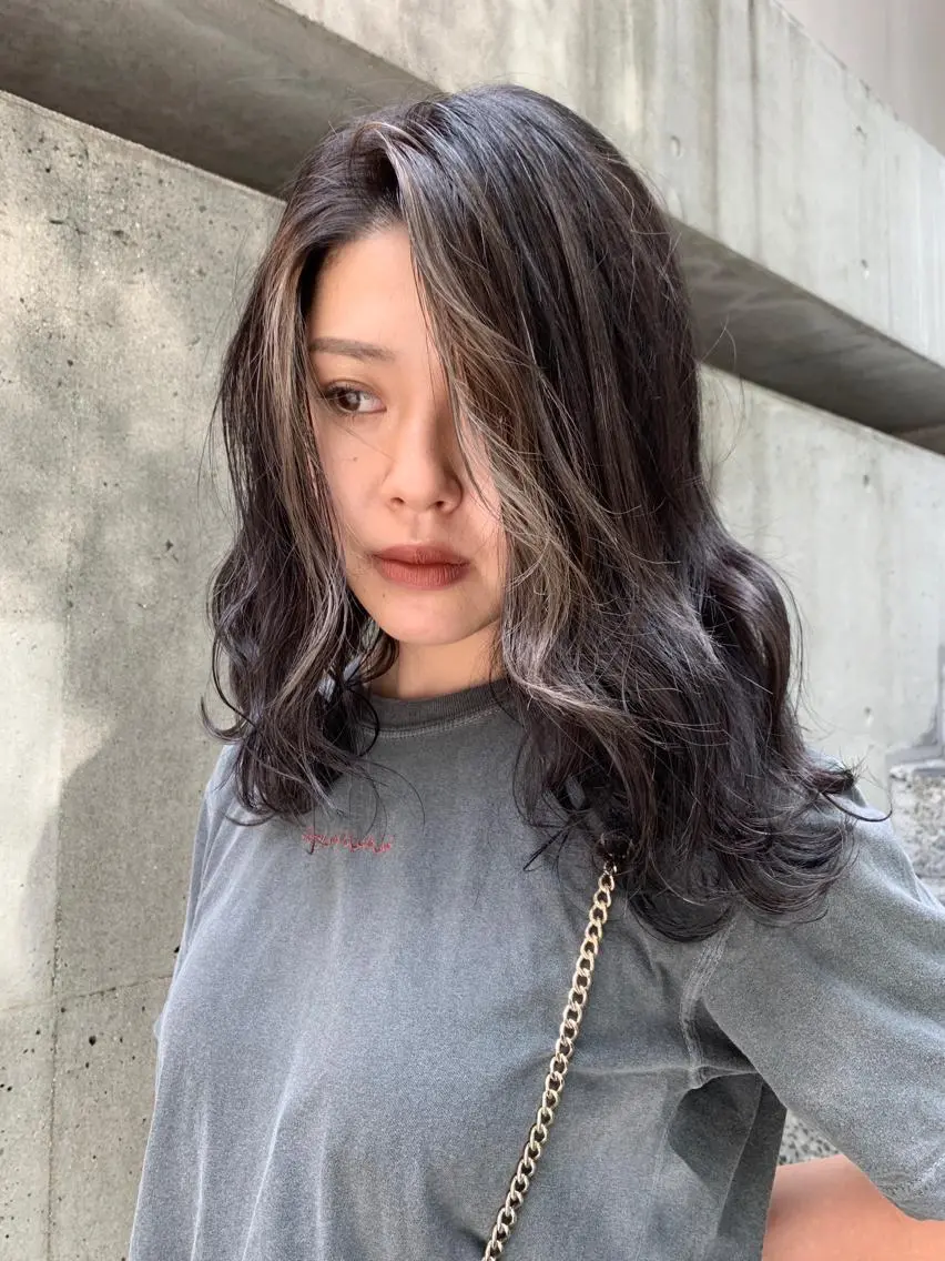 ミディアム カラー レイヤーカット 西村あきやのヘアスタイル