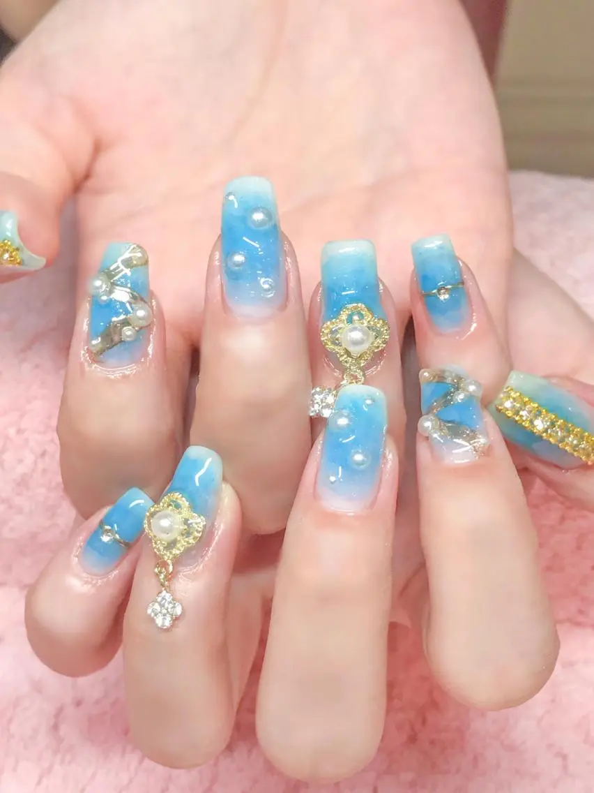 ネイル ブルー チークネイル ジェルネイル キラキラネイル 韓国ネイル Nyanco Nailのネイルデザイン