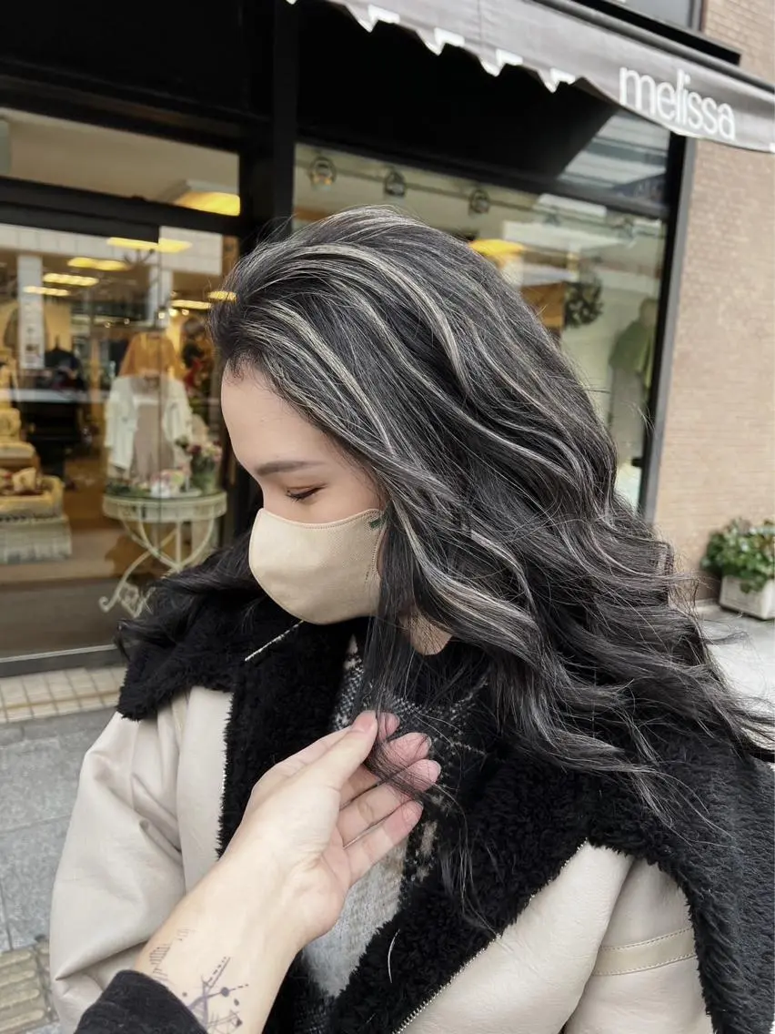 ロング カラー ダークグレー ダークグレージュ グレージュ ハイライトカラー ハイライト 指名数No.1 /NAOYAのヘアスタイル