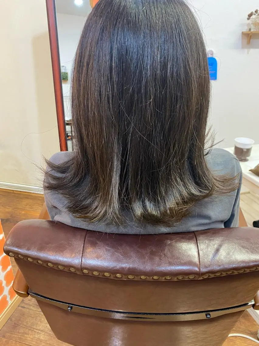 ミディアム カラー アッシュ アッシュブラウン ブラウンカラー 外ハネヘア 神谷 知紀のヘアスタイル