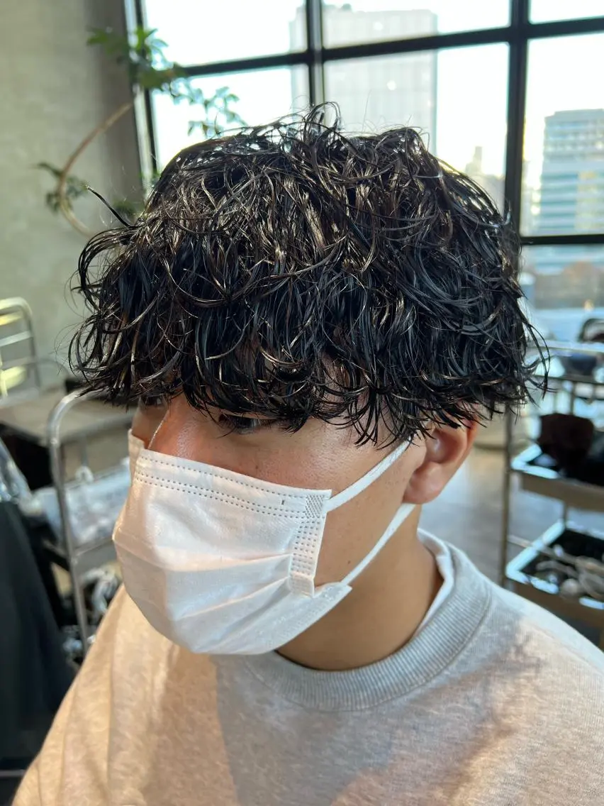 ショート パーマ メンズ メンズパーマ 波巻きパーマ スパイラルパーマ カット パーマ トリートメント 波巻きスパイラルパー マ/シャドウパーマ駿のヘアスタイル
