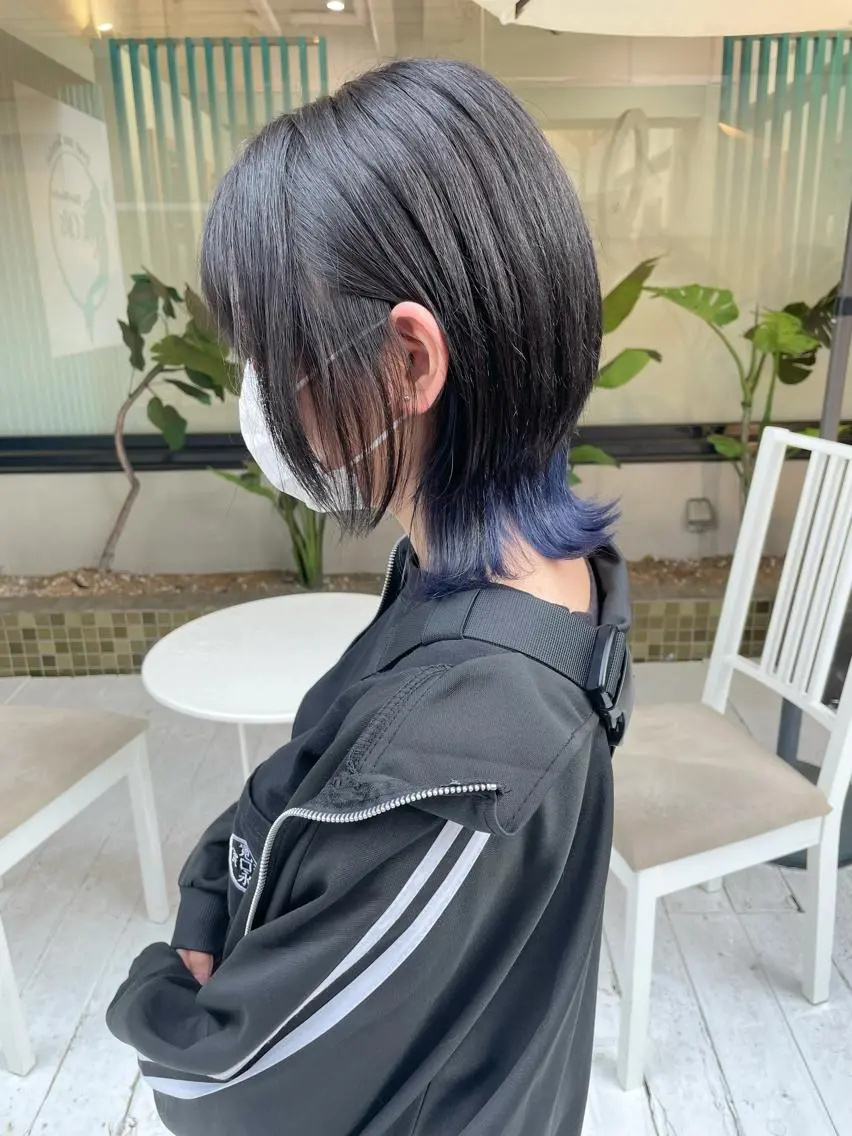 ミディアム カラー ネイビーカラー ウルフカット 佐藤 魁人のヘアスタイル