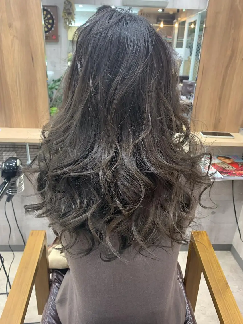 ロング カラー バレイヤージュ ブリーチ ケアブリーチ ダブルカラー グラデーションカラー ヘアカラー hair salon mementoのヘアスタイル