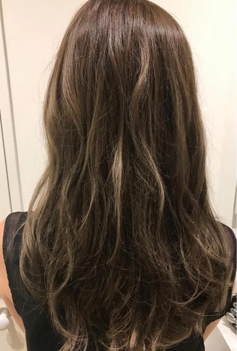 セミロング アッシュ ハイライト ヘアカラー 渋谷ハイトーン/ デザインカラー阿部のヘアスタイル