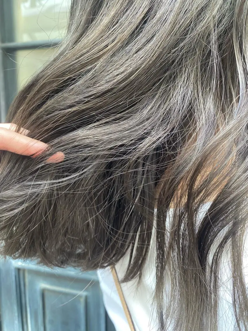 カラー ブリーチ 透明感カラー オリーブカラー ブリーチカラー⸜♡⸝ クルミ🐍のヘアスタイル