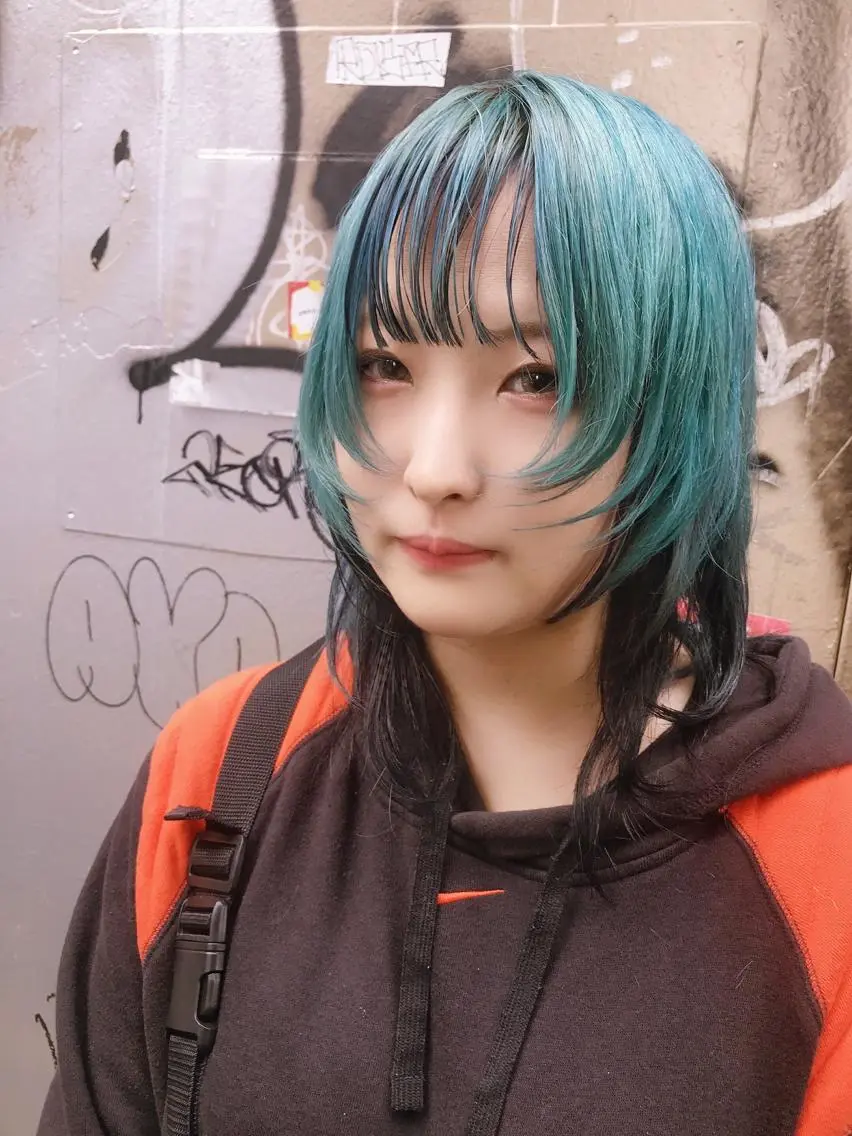 ミディアム カラー ブリーチ ダブルカラー インナーカラー ミント ホワイト&レイヤーカ ットエクステ長畠俊輔のヘアスタイル