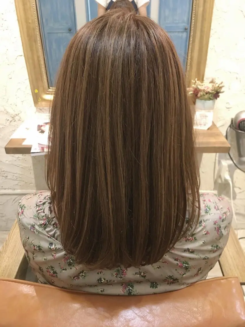 ミディアム カラー 透明感カラー ハイライトカラー ハイライト ヘアカラー トリートメント よこもり あいのヘアスタイル
