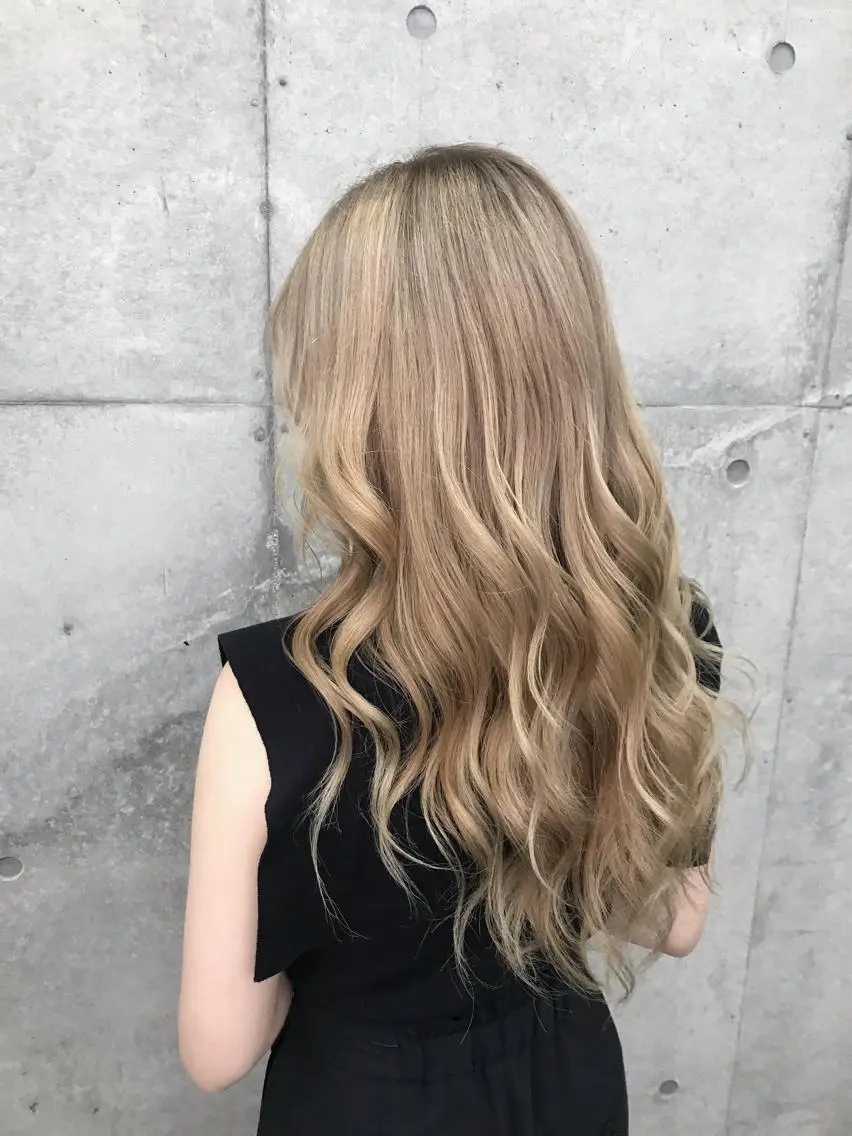 ロング カラー 岡留 愛美のヘアスタイル