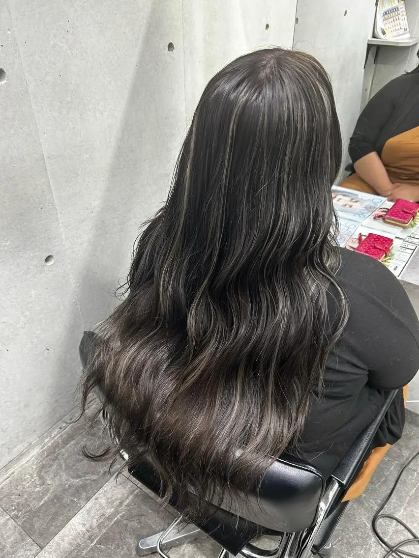 ロング カラー ハイライトカラー ハイライト ブリーチ🐰インナー ♡ハイライト♡綾🐰のヘアスタイル