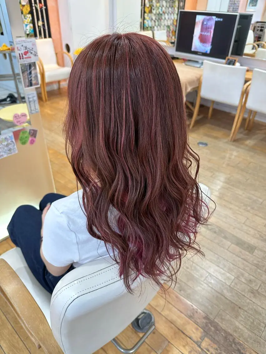 ロング カラー ブラウンカラー ハイライトカラー ピンクカラー ピンクブラウン ハイライト 山本 瑠華のヘアスタイル