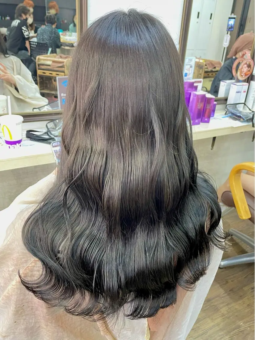 ロング カラー 透明感カラー 横浜🦋ハイトーン 🫐シャドウルーツのヘアスタイル