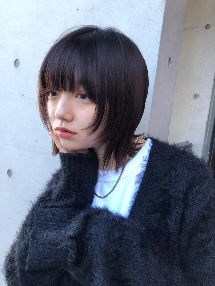 ミディアム カラー ボブ 顔周りカット 外ハネヘア ウルフカット カット ヘアカラー トリートメント トレンドヘア🌿 chinariのヘアスタイル