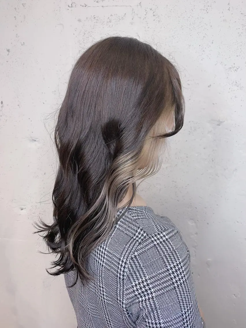 セミロング カラー 透明感ハイトーン🦄 キラ🌈のヘアスタイル