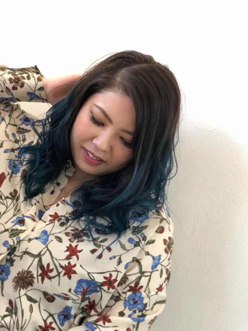 カラー ブルーカラー グラデーションカラー JOUeN /erinaのヘアスタイル