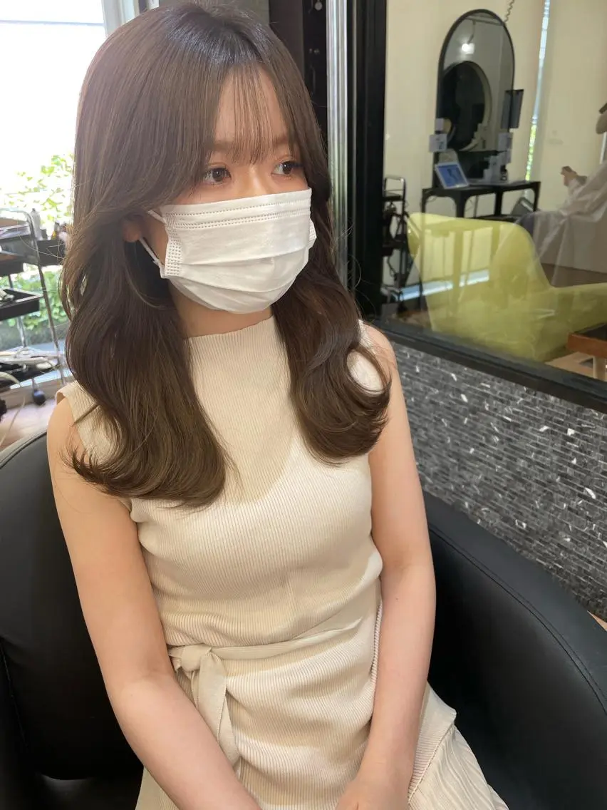 ミディアム カラー レイヤーカット、 大人可愛い　中村美羅のヘアスタイル