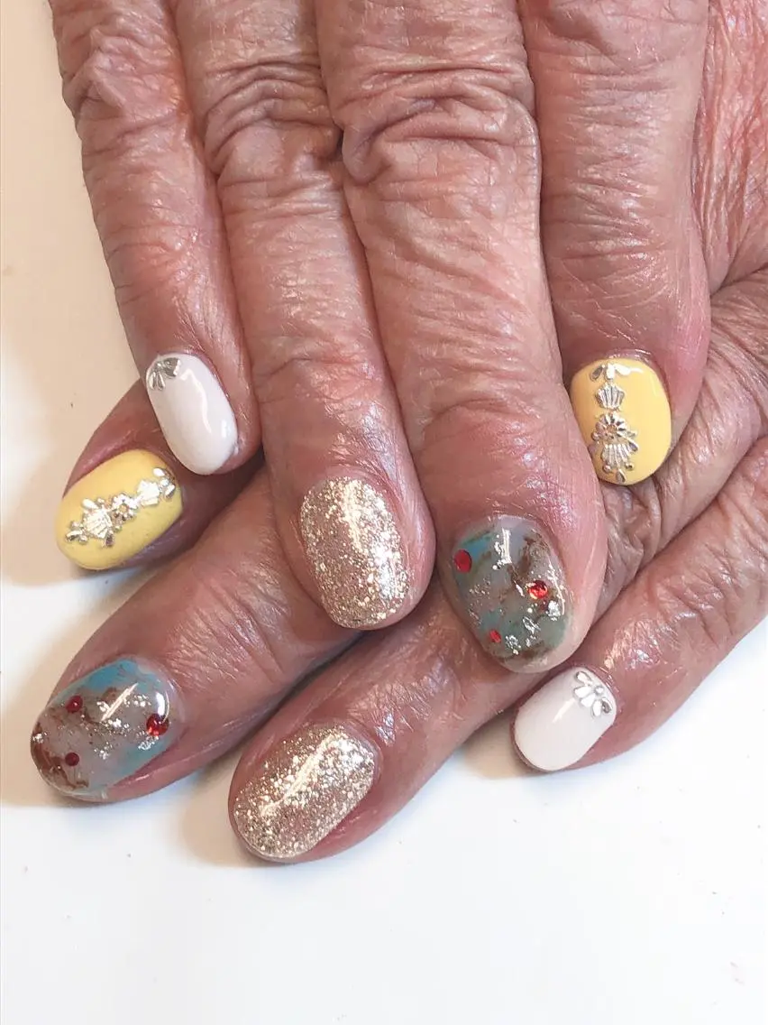 ネイル アートネイル ジェルネイル ストーンネイル KIREIE NAILSのネイルデザイン