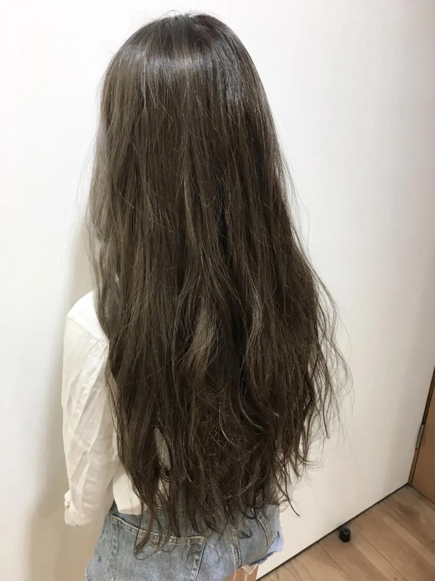 ロング カラー グレージュ ハイライトカラー 3Dハイライト ハイライト ロング 海外風レイヤーカット 👑店長　平松　由のヘアスタイル